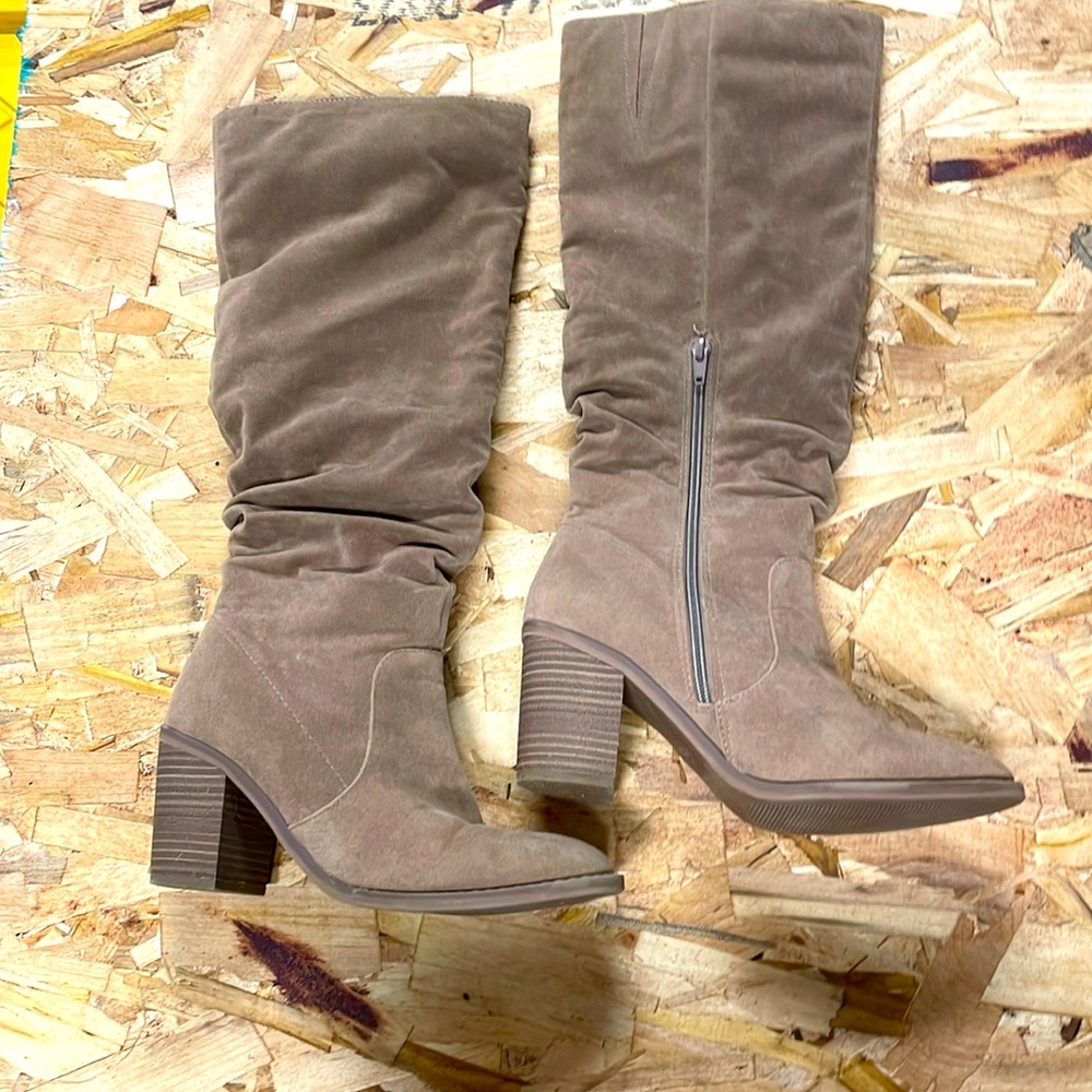 Tall brown Universal Threads boots